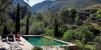 Refugio Marnes in de provincie Alicante aan de Costa Blanca smaragd groen betegelde zwembad