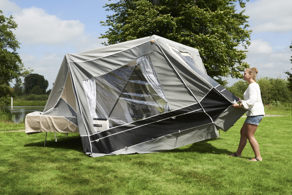 Camplet Premium, luxe vouwwagen met tent in acryl KampeerMagazine Camplet Premium, luxe vouwwagen met tent in acryl KampeerMagazine