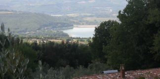 Camping Il Falcone vlakbij het meer van Corbara Camping Il Falcone