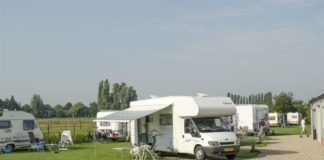 Camping Moleneind met zwembad aan de dijk Camping Moleneind