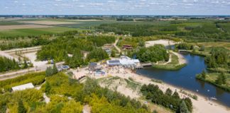 Netl en Lepeltje Lepeltje beginnen pop-up camping Kallumaan Netl en Lepeltje Lepeltje beginnen pop-up camping Kallumaan