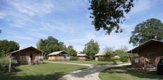 Glamping in Sainte-Suzanne doezel even weg in de schaduw