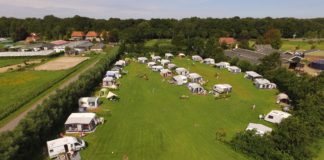 Agro-camping Ormsbyfield met dampende en snuivende koeien Agro-camping Ormsbyfield