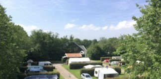 Camping ’t Lemsterhop net buiten het watersportdorp Lemmer Camping ’t Lemsterhop net buiten het watersportdorp Lemmer