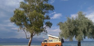 Op vakantie met een retro VW-busje Op vakantie met een retro VW-busje