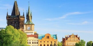 Op reis in het land boordevol tegenstellingen: Reishandboek Tjechië Op reis in het land boordevol tegenstellingen: Reishandboek Tjechië