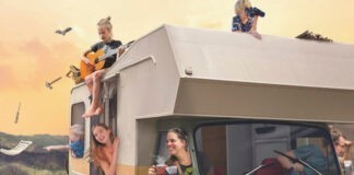 Een gezin van 6 in 1 camper – Een bus vol avonturen Een gezin van 6 in 1 camper - Een bus vol avonturen